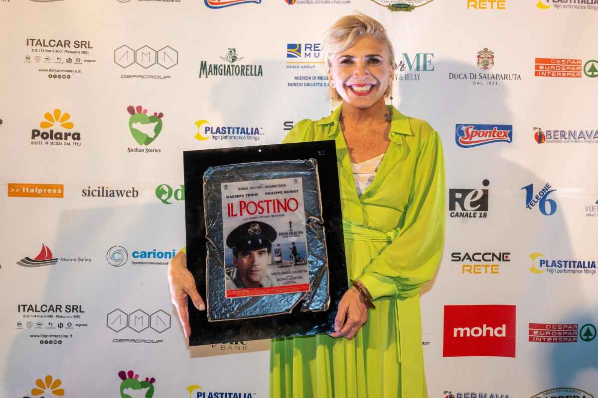 FOTO | A Massimo Boldi il Premio Troisi alla carriera: “Farò un ultimo film con De Sica, magari Natale a Salina”