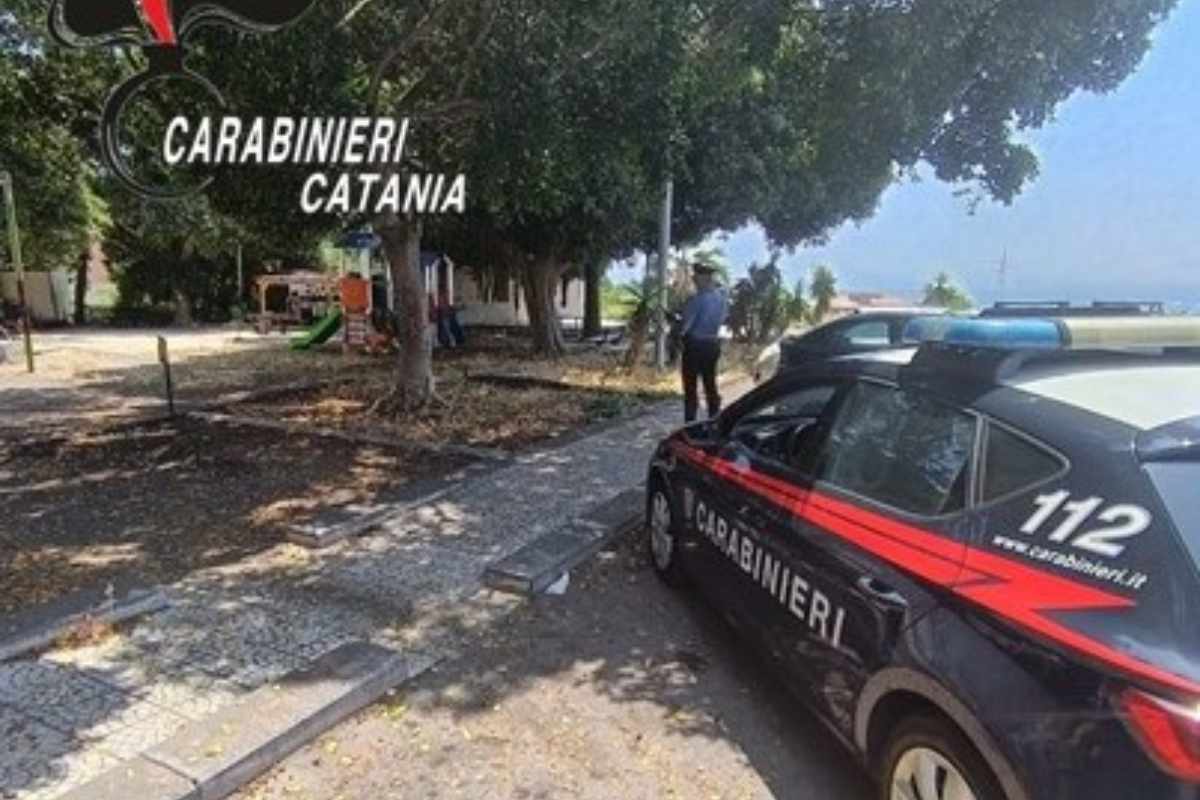 Spaccia in parco giochi per bimbi, arrestato baby pusher 15enne a San Giorgio