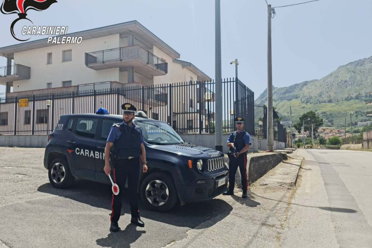 Case di parenti come base per lo stoccaggio della droga nel Palermitano: tre misure cautelari