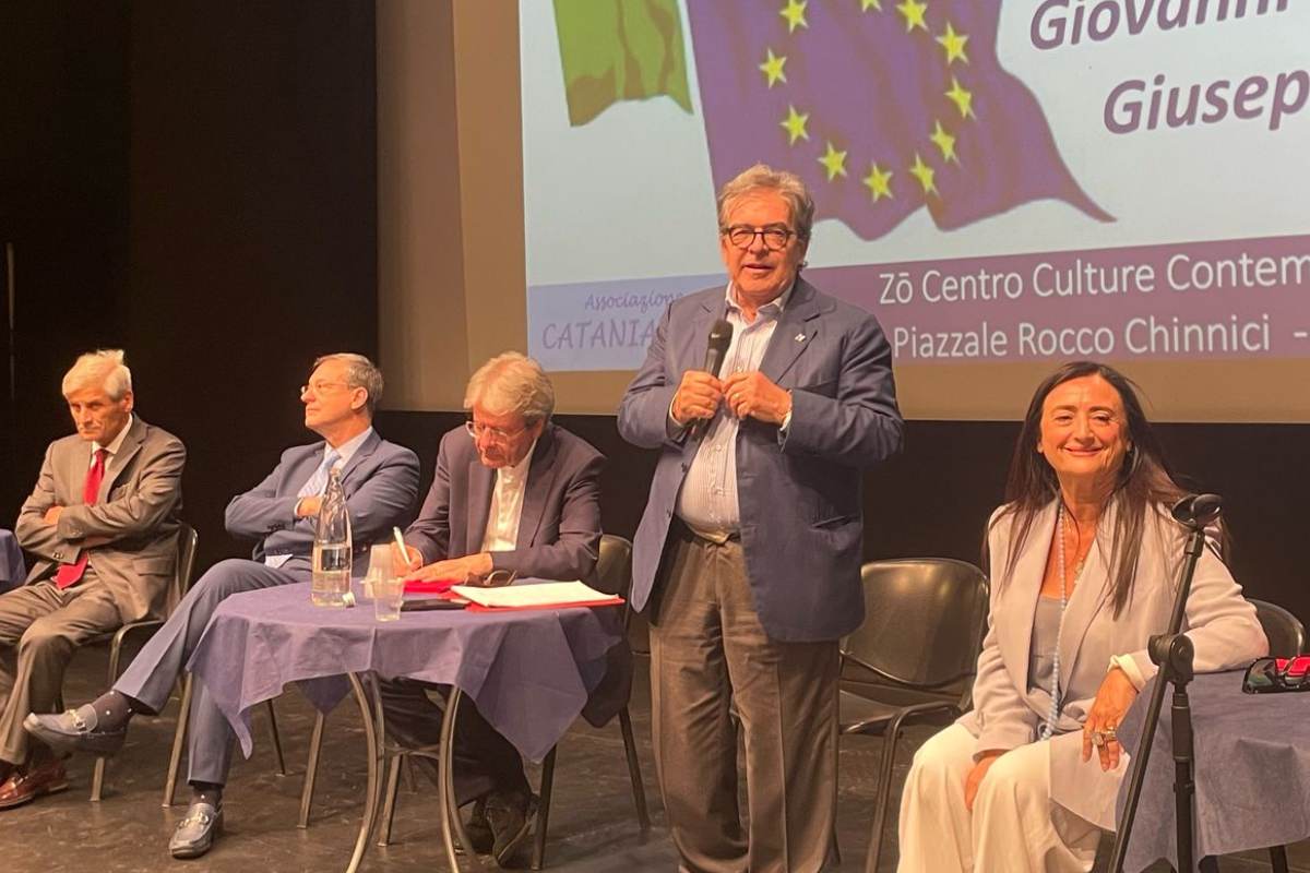 VIDEO | Gentiloni: “Crisi dell’industria dovrebbe preoccuparci. L’Italia deve stare nella coalizione dei volenterosi”