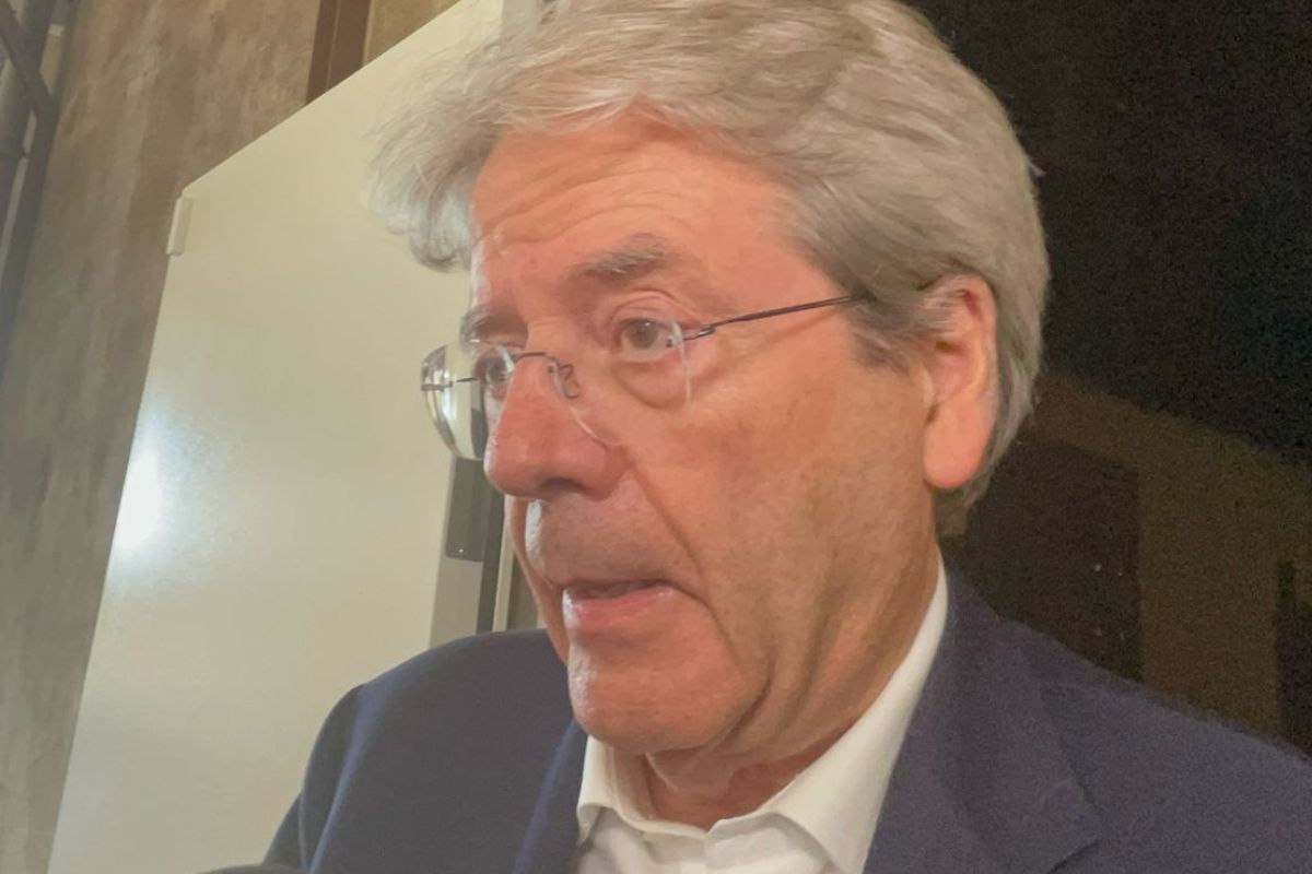 VIDEO | Gentiloni: “Crisi dell’industria dovrebbe preoccuparci. L’Italia deve stare nella coalizione dei volenterosi”