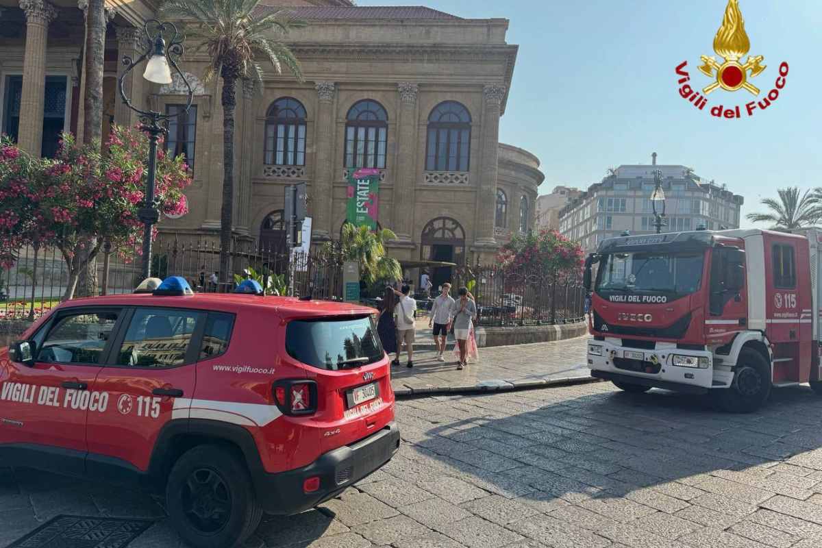 Paura a Palermo, principio di incendio al bar del Teatro Massimo: nessun danno