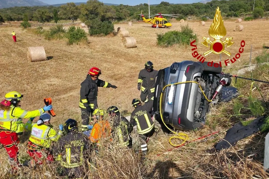 Tremendo frontale tra due automobili: un morto e tre feriti, tragedia sulla provinciale