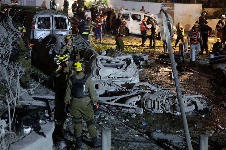 Notte di guerra tra Israele e Iran: pioggia di missili da Teheran, sotto attacco l’abitazione di Khamenei