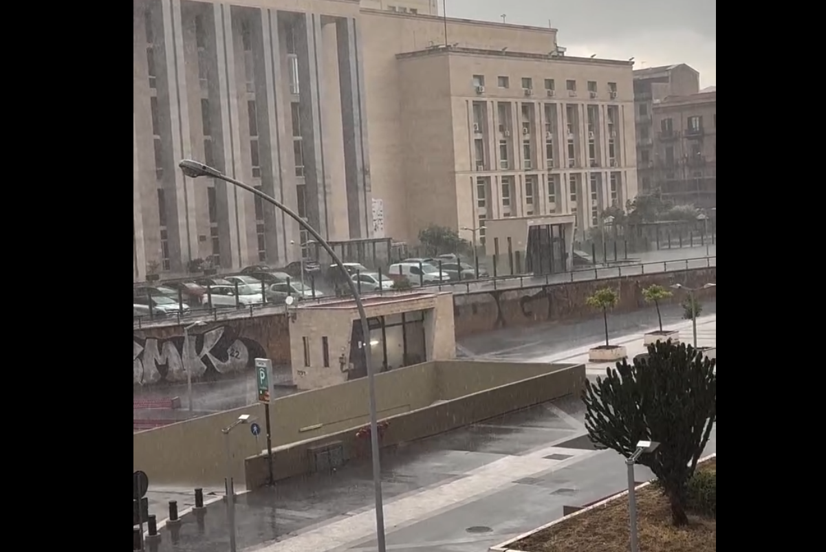 VIDEO | Allerta gialla e violenti temporali a Palermo: danni e disagi, ecco quando finirà il maltempo