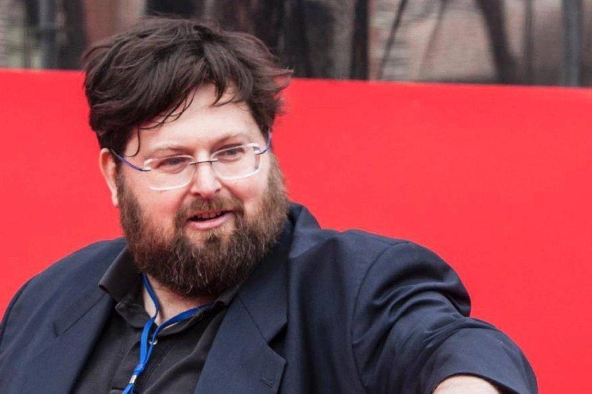 Isola dei famosi, Adinolfi in lacrime parla della figlia Clara: “Papà ce la sta facendo”