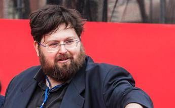 Isola dei famosi, Adinolfi in lacrime parla della figlia Clara: “Papà ce la sta facendo”