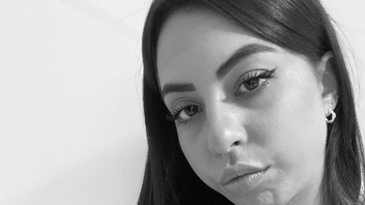 Si ribalta con l’auto e finisce in un canale, muore un’estetista di 25 anni