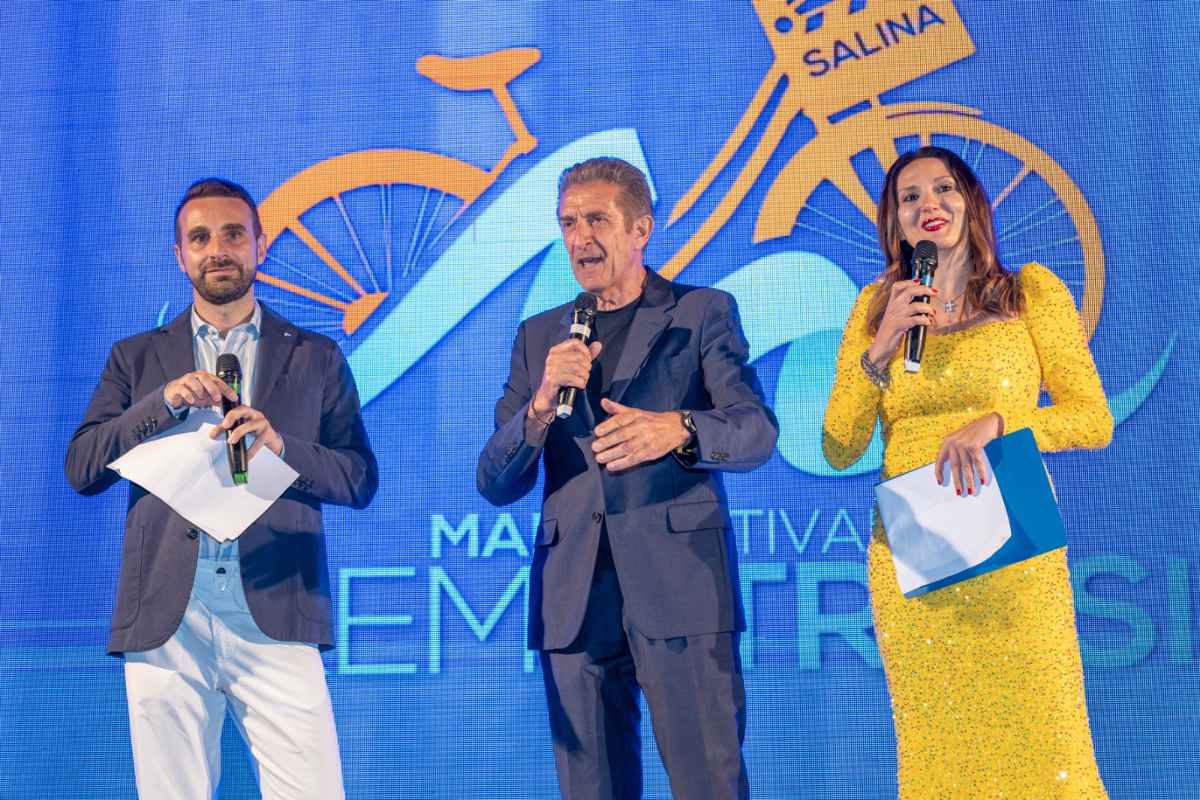 FOTO | A Massimo Boldi il Premio Troisi alla carriera: “Farò un ultimo film con De Sica, magari Natale a Salina”