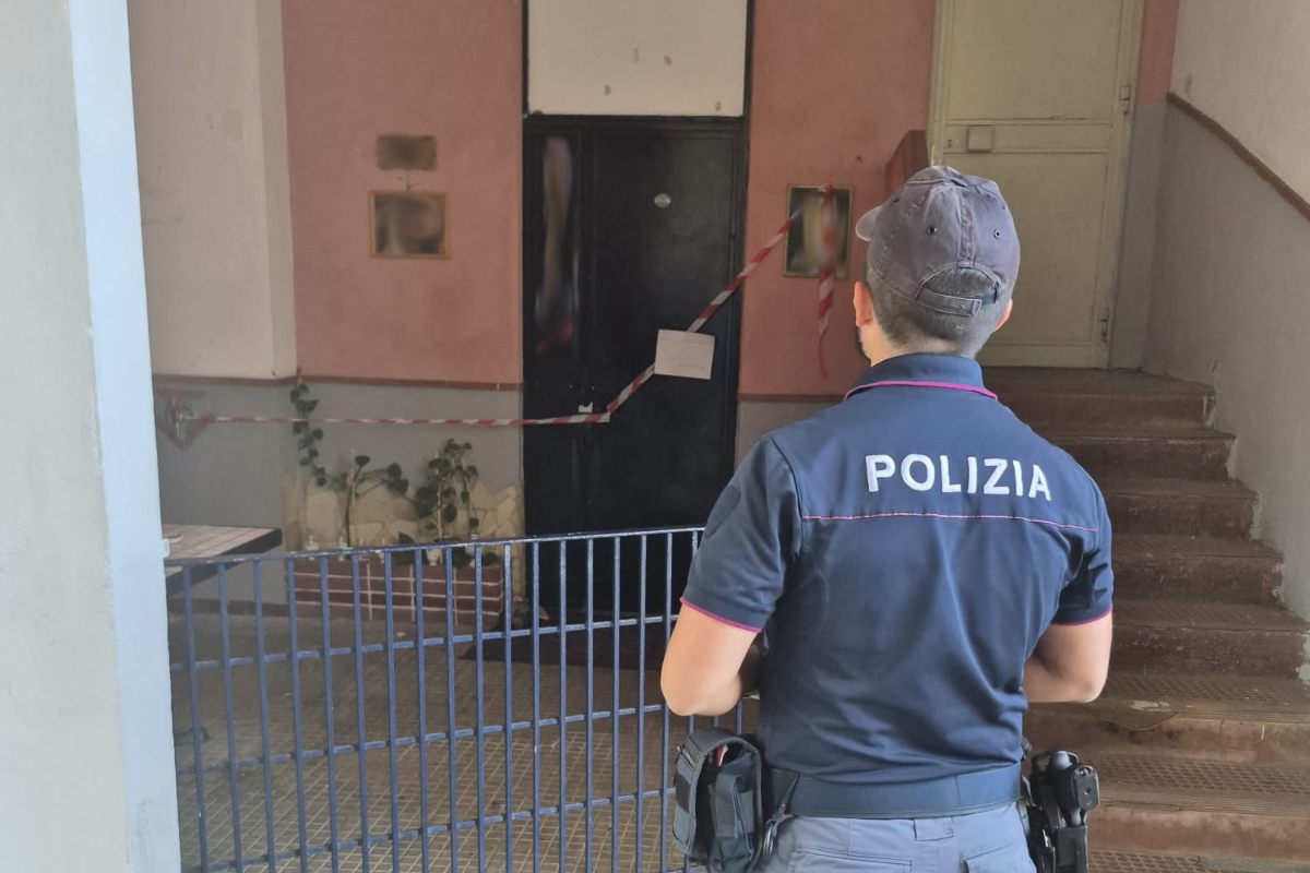 Spazi condominiali trasformati in salotto a Librino: 2 denunce