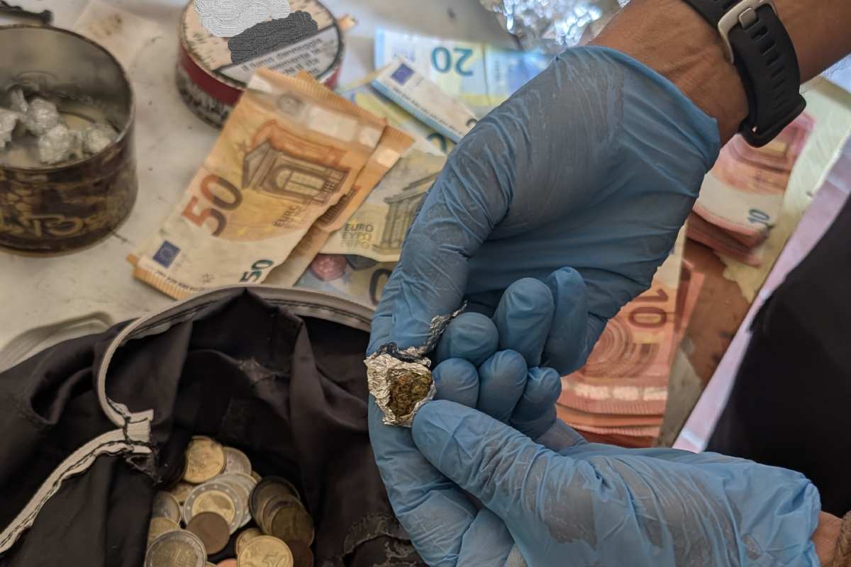 Siracusa, armi e droga: smantellata una piazza di spaccio in città