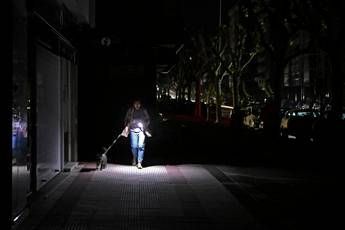 Energia, il blackout spinge i prezzi anche in Spagna: fine del ‘mito’ elettricità green a costo zero