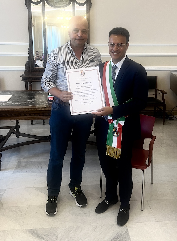 Riposto celebra l’impegno civico e la promozione del territorio. Consegnati gli attestati al merito e all’onore