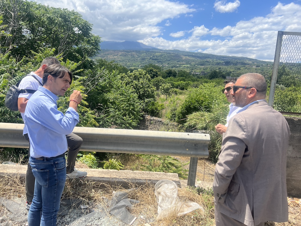 Fiumefreddo di Sicilia, visita istituzionale del consigliere provinciale Anzalone e del sindaco di Misterbianco Corsaro