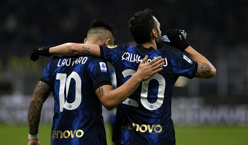 Calcio, Lautaro-Calhanoglu, lo scontro è social
