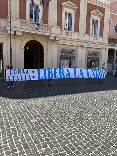 Calcio, Lotito contestato, è il giorno della solidarietà