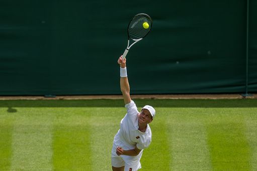 Tennis, Sinner vince il derby con Nardi e avanza a Wimbledon