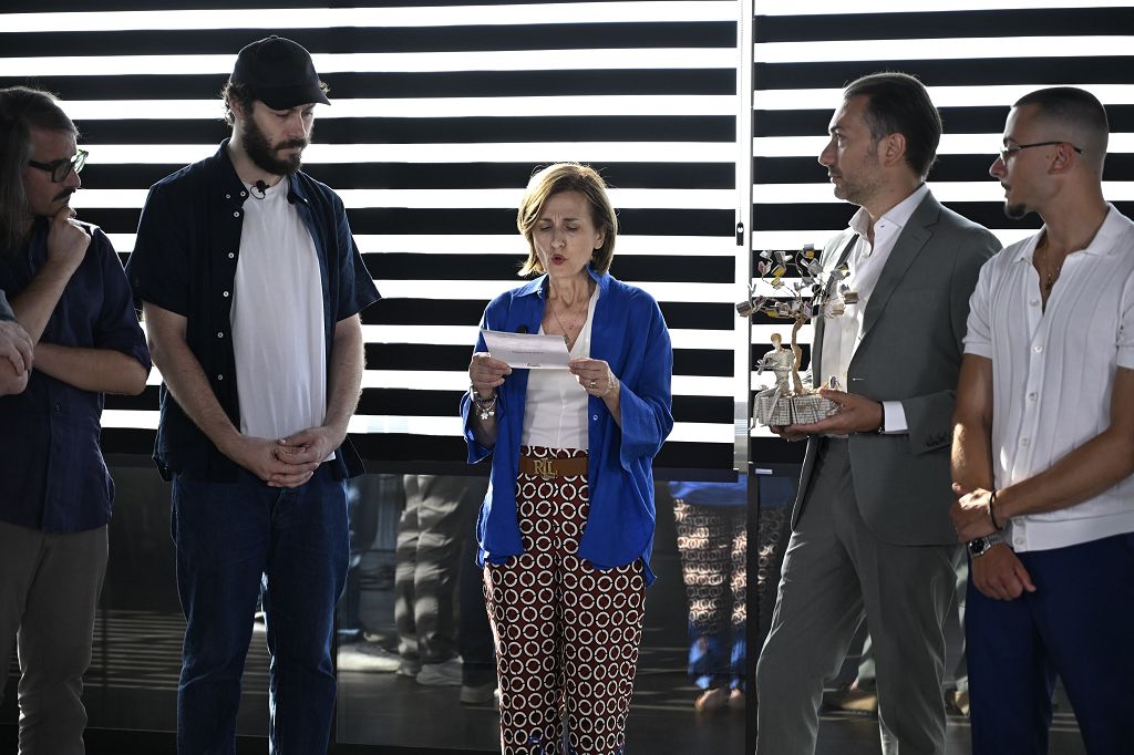 Ai Pinguini Tattici Nucleari premio Artis Suavitas per “Migliore”