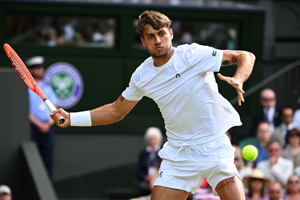 Tennis, Cobolli battuto, Djokovic in semifinale