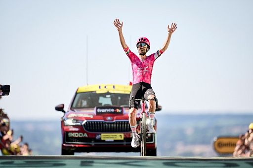 Ciclismo, Healy attacca da lontano e vince al Tour