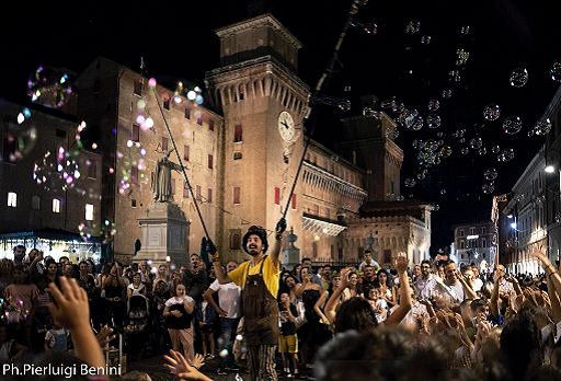 Ferrara Buskers Festival, a fine agosto Ferrara è teatro en plein air