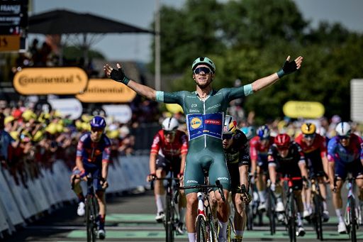 Ciclismo, Milan trionfa a Laval: dopo 6 anni vittoria italiana al Tour