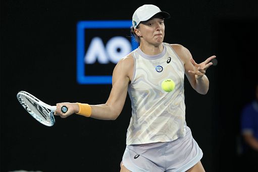 Tennis, Swiatek vince a Wimbledon: 6-0, 6-0 ad Anisimova