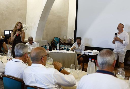 Vino, da Colomba Bianca un confronto sui grandi bianchi del mondo