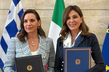 Turismo, Santanchè firma protocollo cooperazione con ministro Grecia