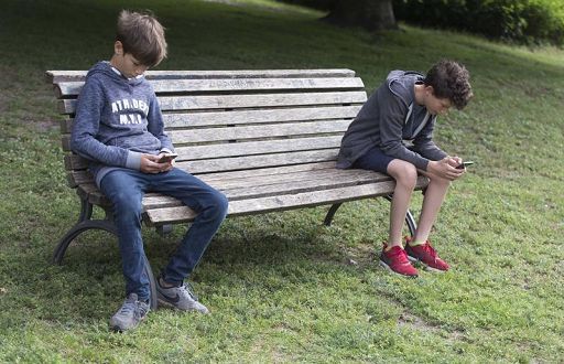 Daniele Novara a Butti: In Italia servono limiti età a uso smartphone