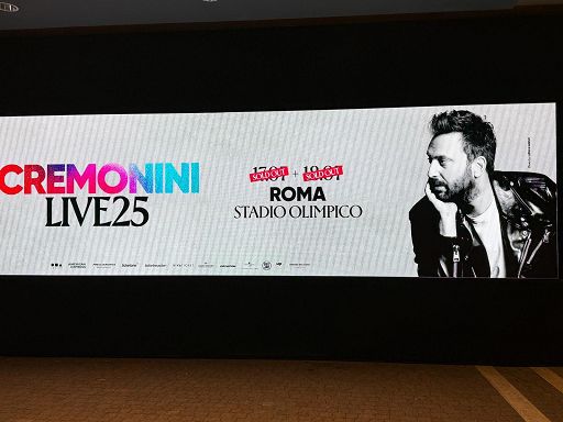 Cremonini, doppietta all’Olimpico, super ospiti e pubblico in delirio