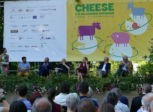 ”Cheese 2025″, a Bra il dibattito sul futuro dei formaggi a latte crudo