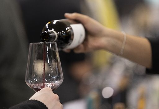 Vino, il 2,2% dei tappi in sughero è a rischio “sentore di tappo”