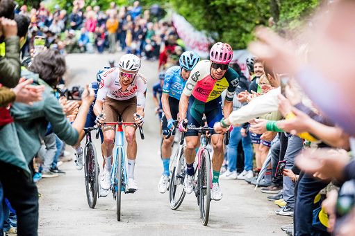 Ciclismo, il francese Paret-Peintre vince sul Mont Ventoux