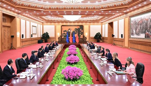 Cina-Ue, difficile summit a Pechino: esile accordo su terre rare