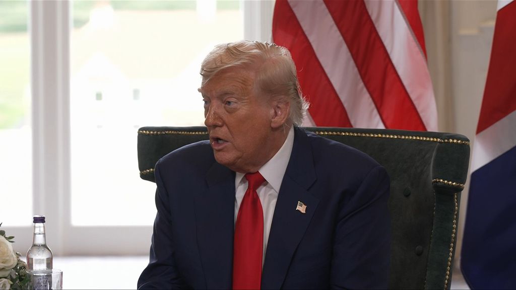 Euro a minimi da oltre un mese dopo accordo dazi, 1,1566 dollari