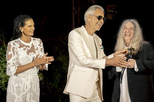 Al gala Celebrity Adventures 2025 Bocelli con Patti Smith e altri big