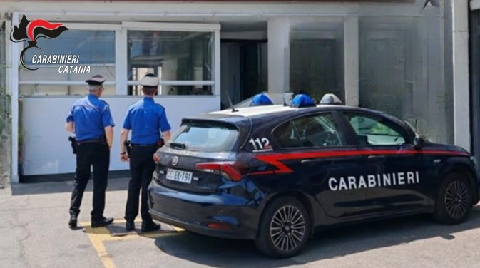Riposto, ristorante etnico sotto sequestro: carenze igieniche, lavoratori in nero e struttura abusiva