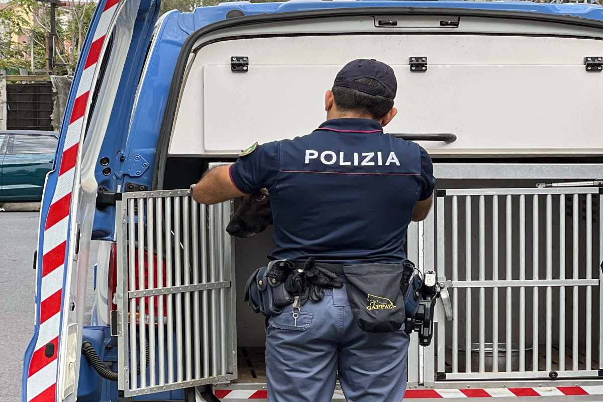 VIDEO | La tappezzeria come nascondiglio della cocaina: blitz in bottega a San Cristoforo