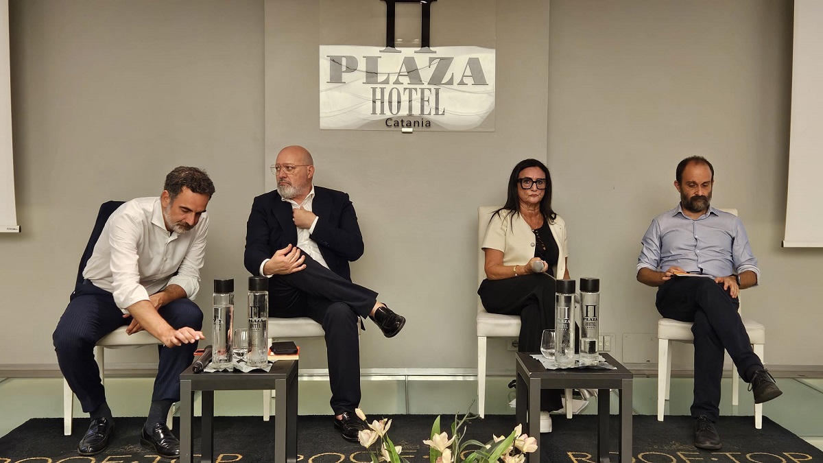 Bonaccini a Catania: “Pd unito per cambiare la Sicilia. Nazareno si interroghi”