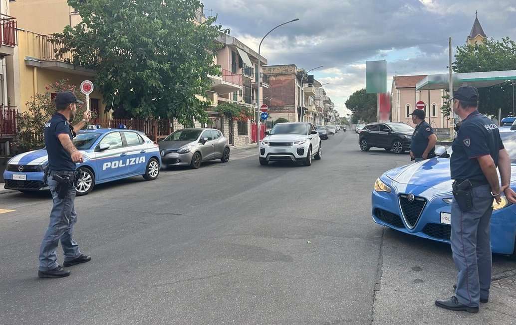 Controlli della Polizia nel Catanese, 291 persone e 161 veicoli verificati: boom di sanzioni
