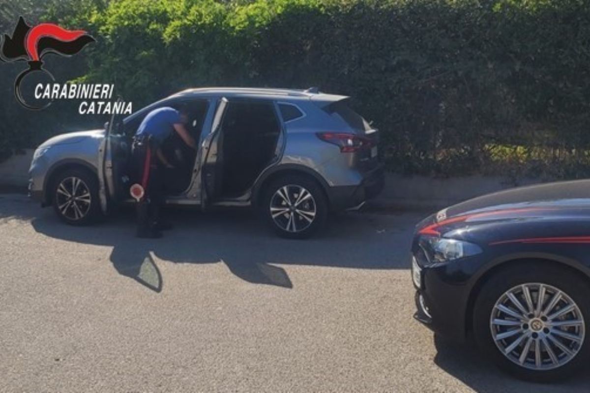 Fermato con la patente scaduta e la cocaina in auto: 43enne arrestato nel Catanese