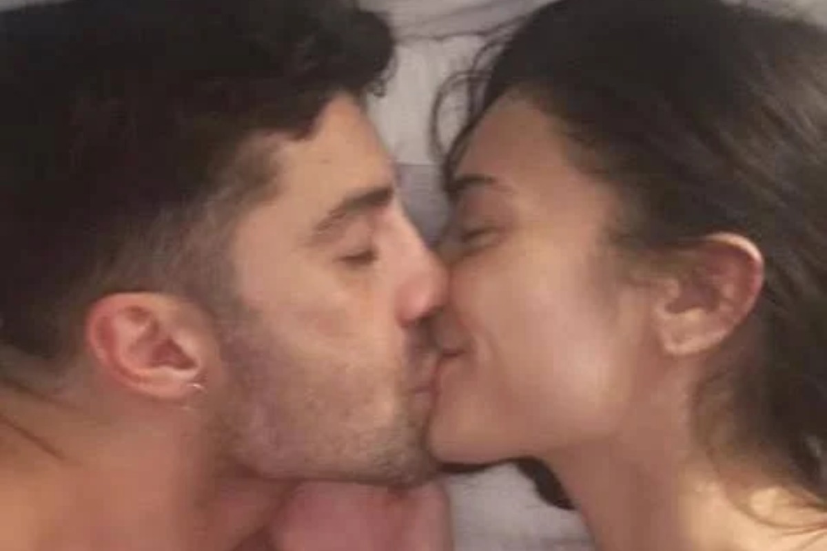 Elodie, un bacio tra le lenzuola con Iannone per smentire la crisi