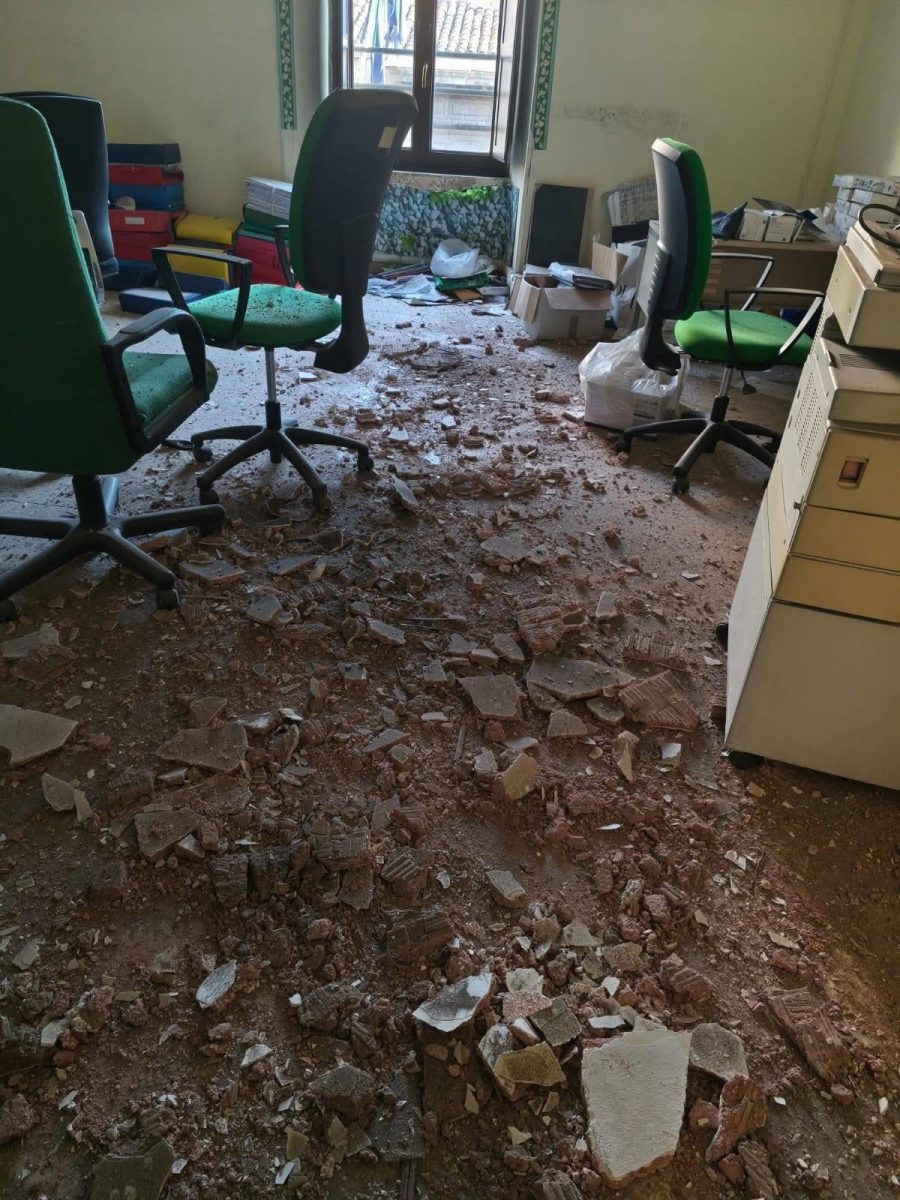 FOTO | Shock a Catania: crolla tetto in via di San Giuliano