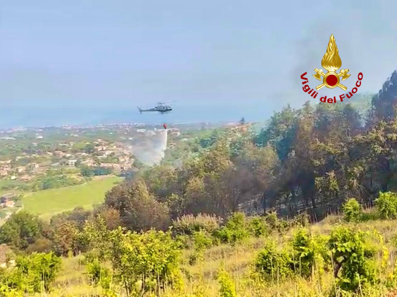 Sicilia in fiamme, oltre 3.000 interventi in una settimana: l’allarme dei Vigili del Fuoco