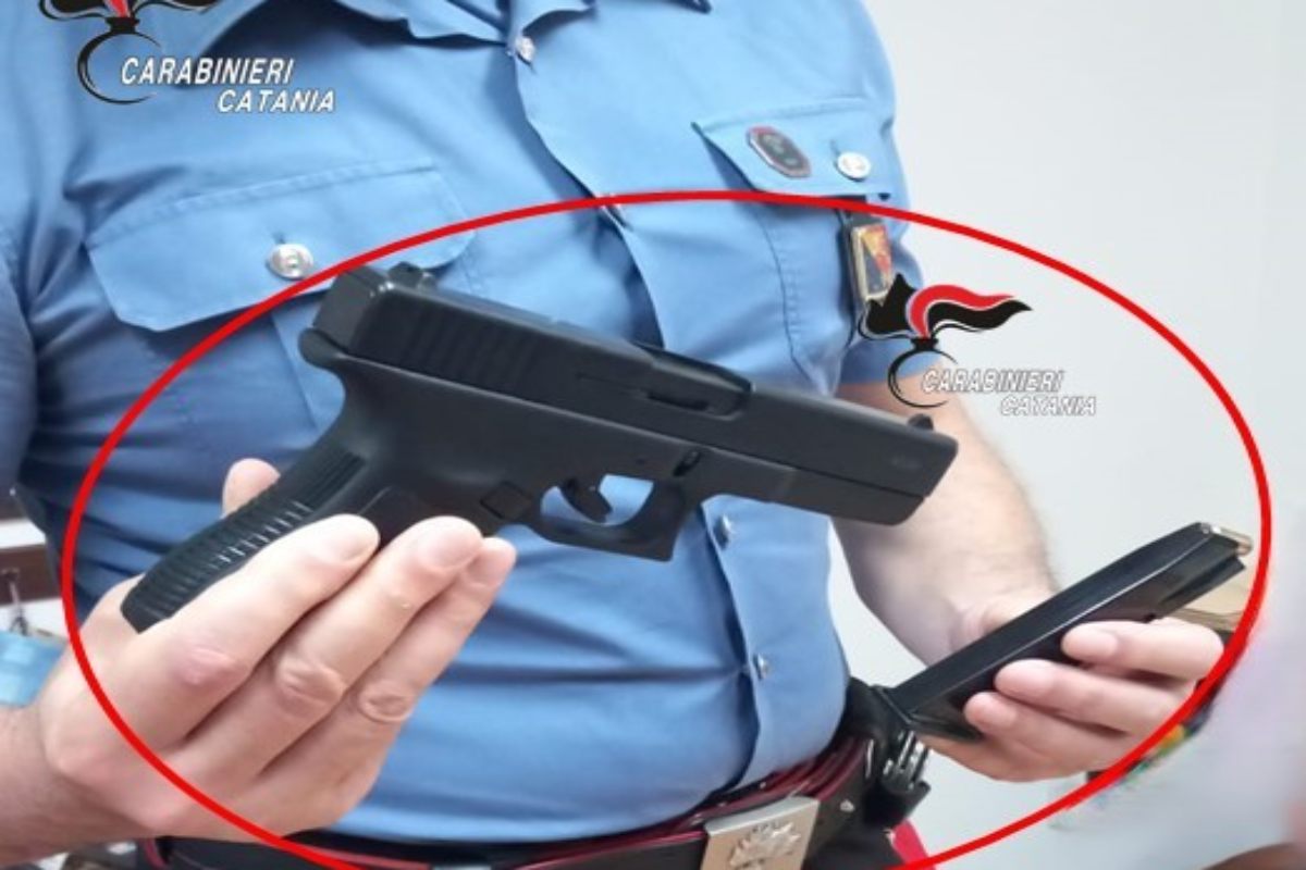 Incredibile nel Catanese, scoppia la lite per il gatto e i vicini vengono minacciati con la pistola