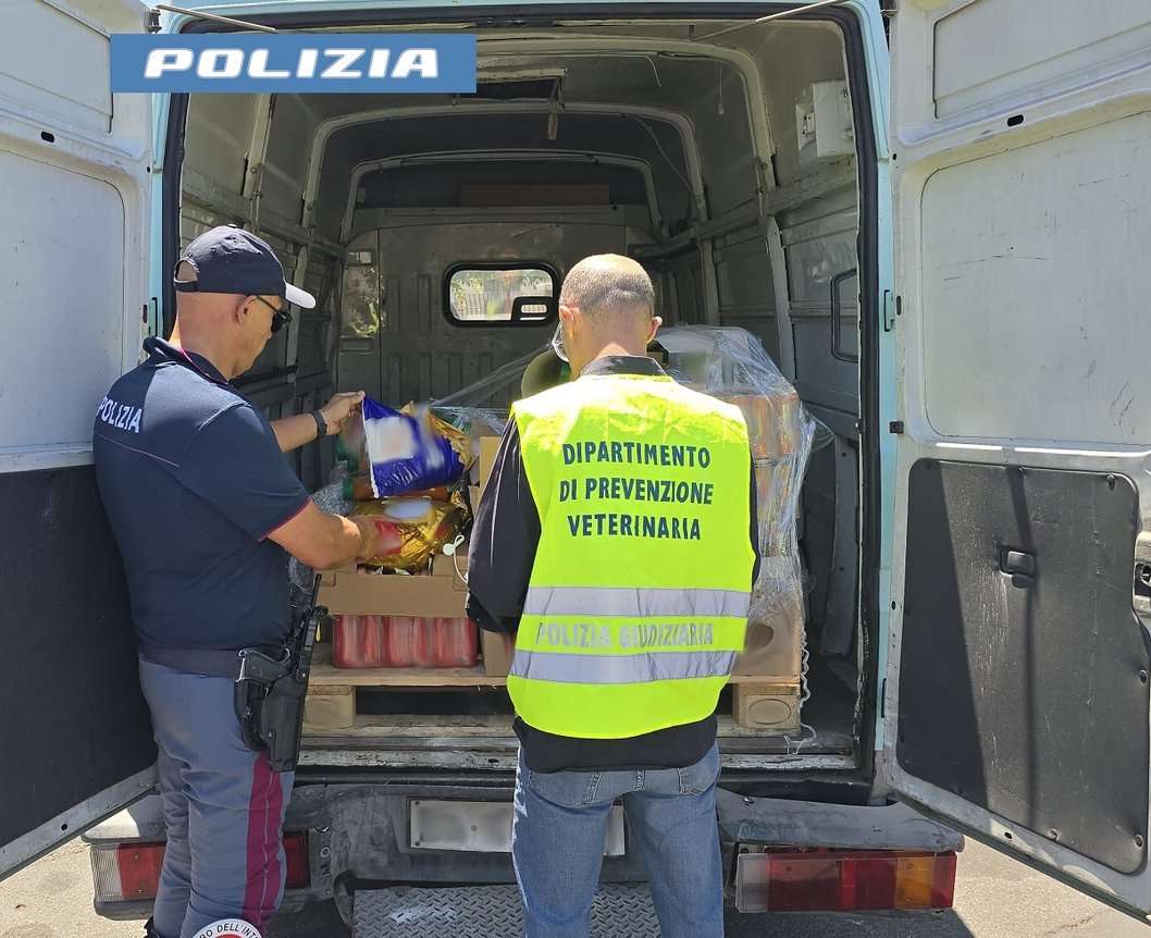 Patatine a rischio: sequestro a Catania per alimenti trasportati senza refrigerazione