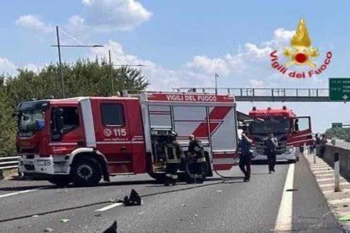 Immane tragedia in volo, ultraleggero precipita e si schianta sulla tangenziale: due morti