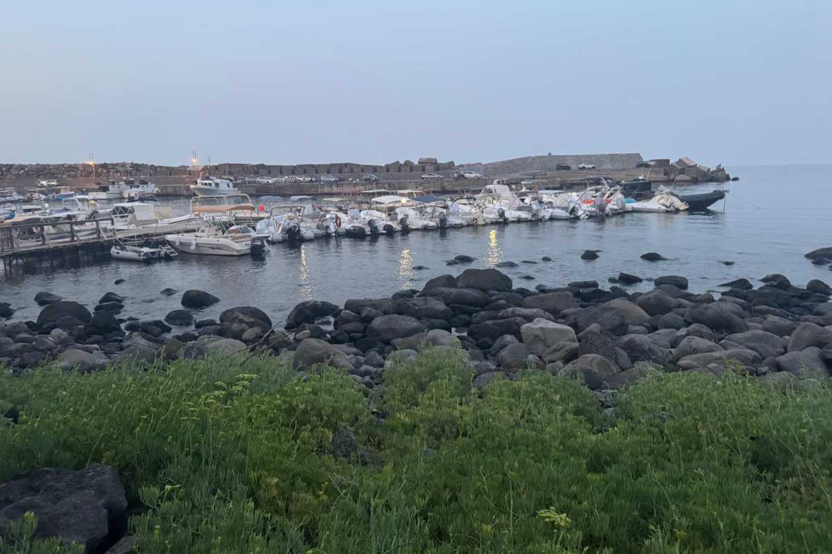 VIDEO | Acireale, lo stop alla musica “folle” sulle barche nei pressi della costa: “Finalmente un po’ di relax”