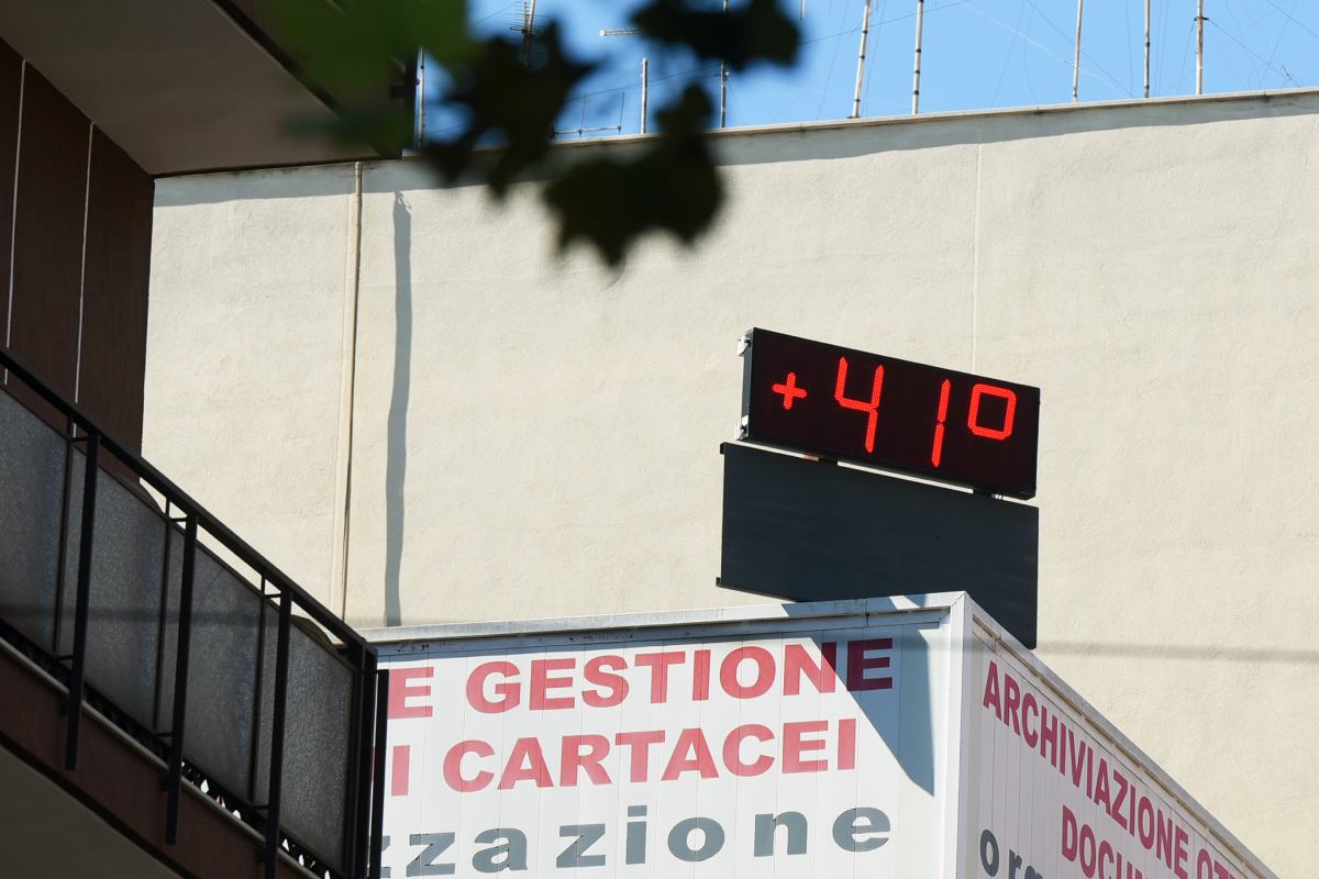 Il caldo torrido soffoca la Sicilia: ancora bollino rosso a Palermo, le previsioni per domani 23 luglio